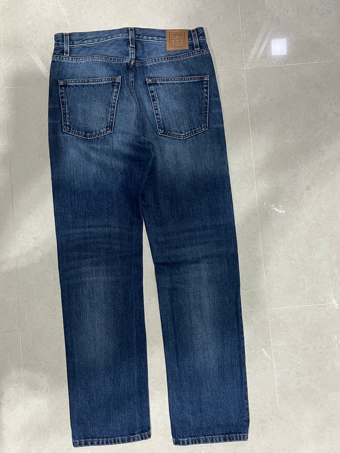 토템(toteme) 클래식 컷 데님 풀 렝스 다크블루 28/32 상품이미지6