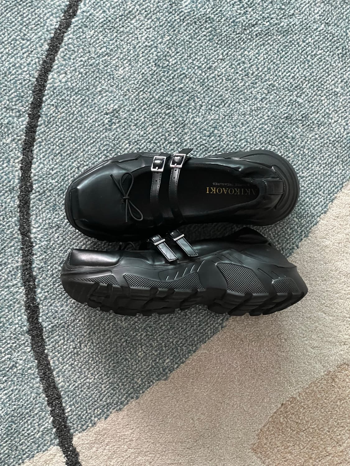 아키코아오키 지젤 레더 37 사이즈 판매합니다. 상품이미지3