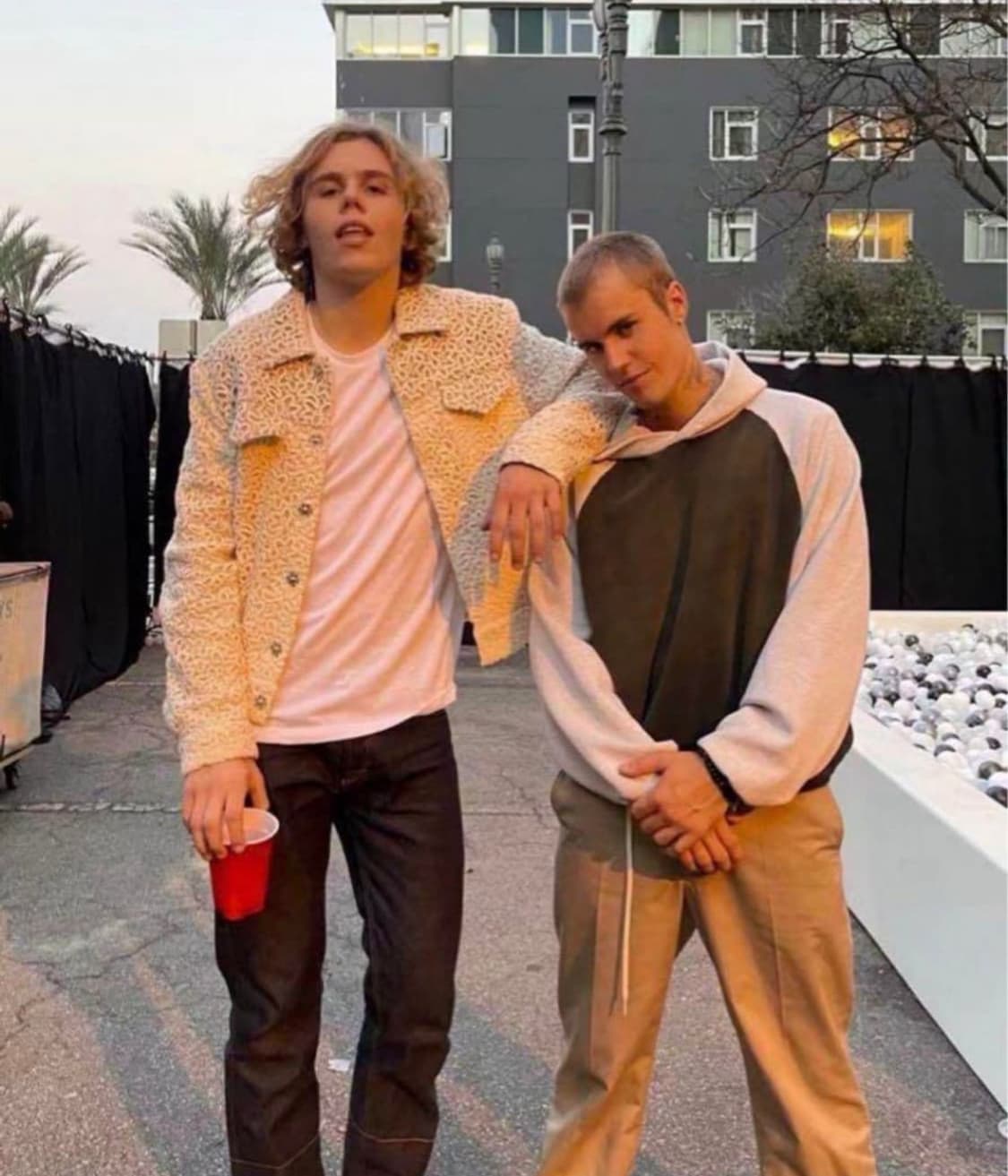 ERL 레글런 후드 M 구합니다 상품이미지1