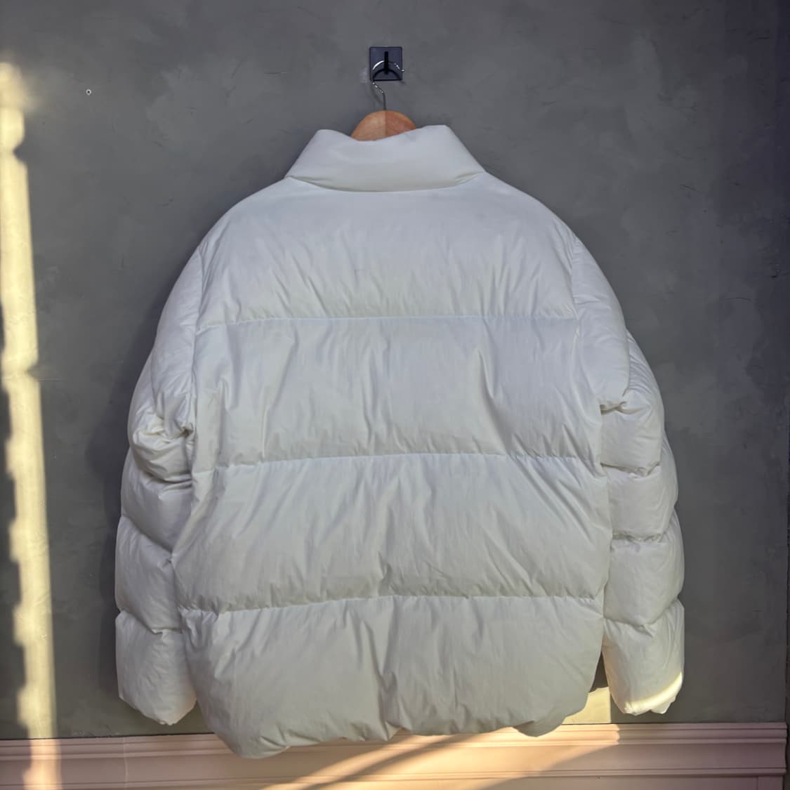 네파 구스다운 넥로고 패딩 화이트 상품이미지4