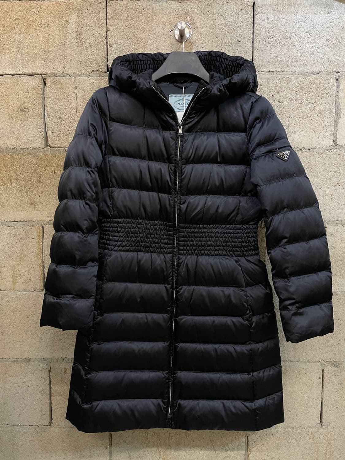 프라다 삼각 로고 피우미노 밴딩 롱 패딩  상품이미지2
