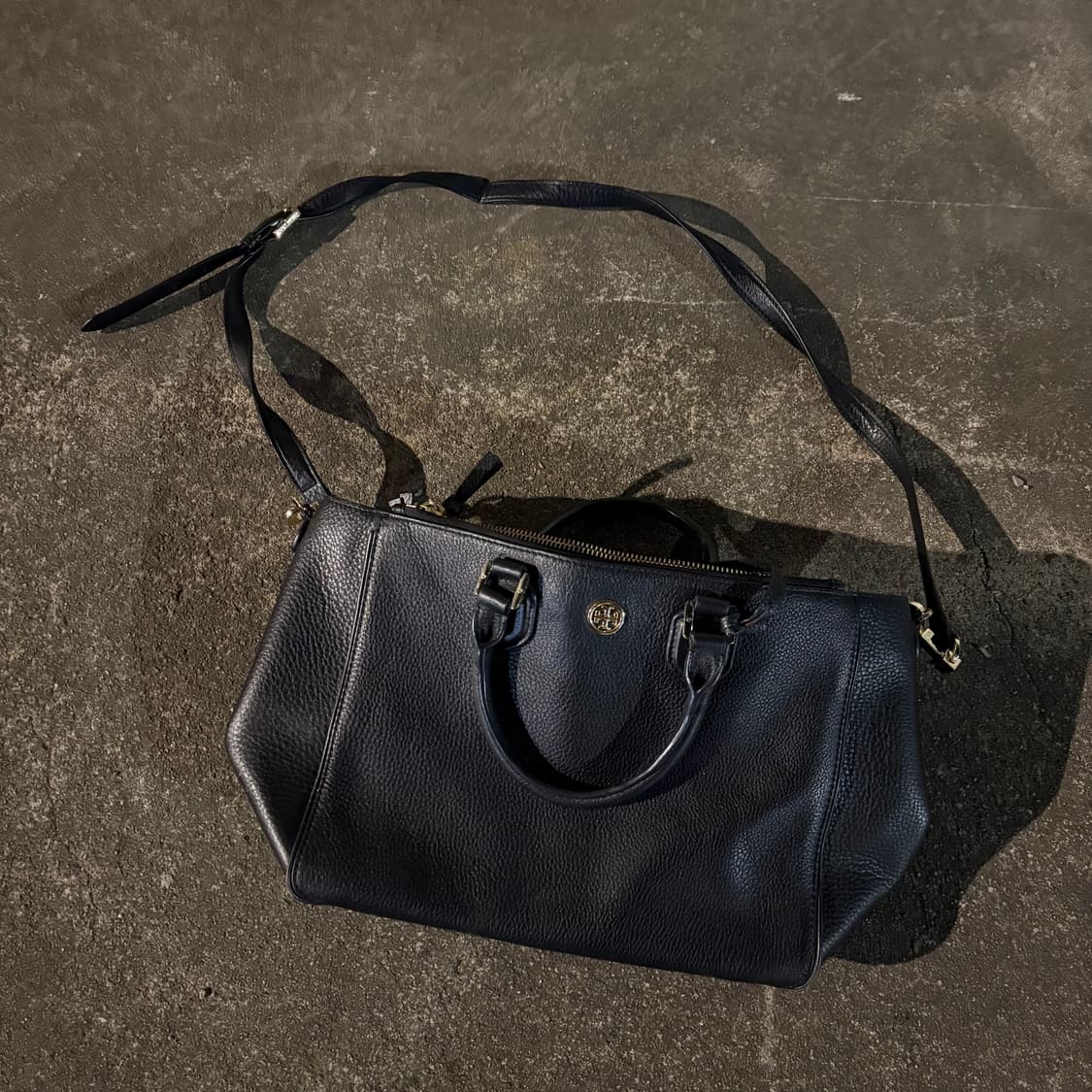 토리버치 로빈슨 더블 집 레더백 상품이미지1