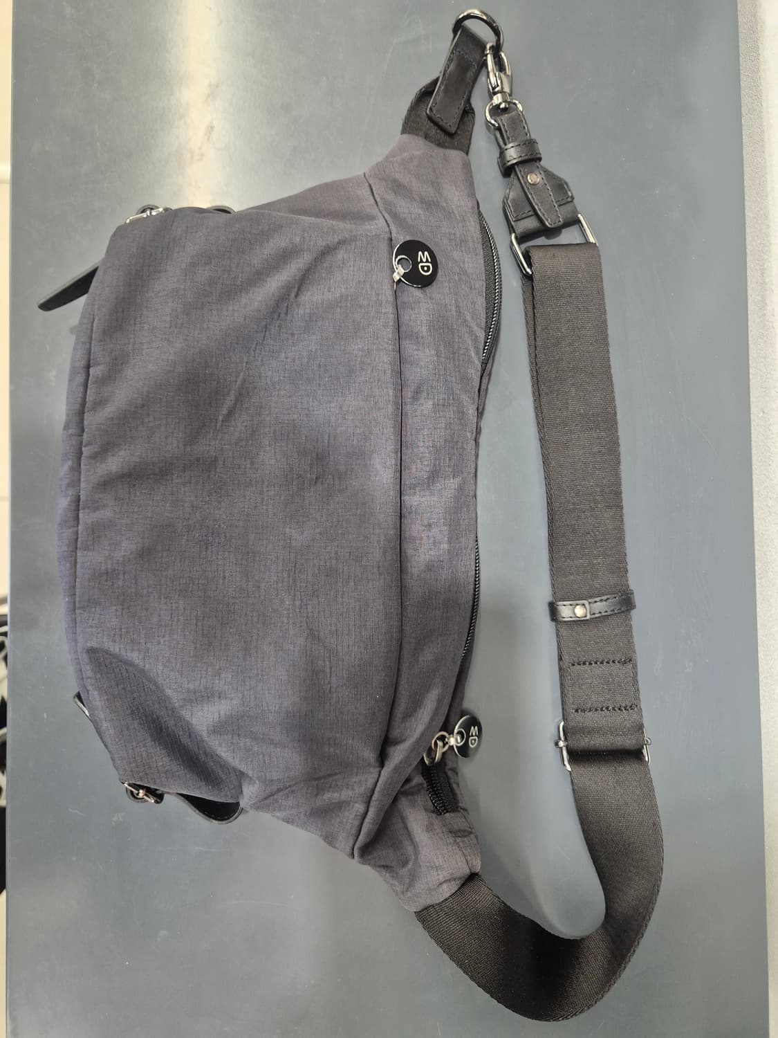 만다리나덕 브랜드의그레이 슬링백 상품이미지2