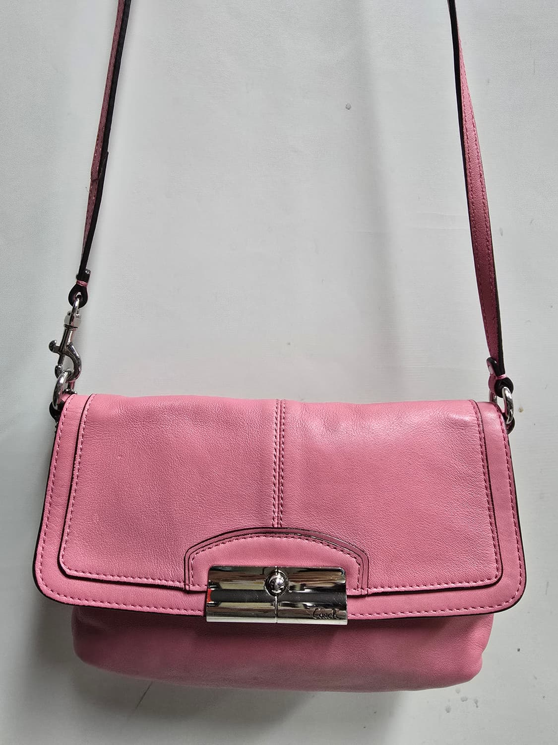 코치 핑크 은장 크리스 슬릿 미니 크로스백 상품이미지2