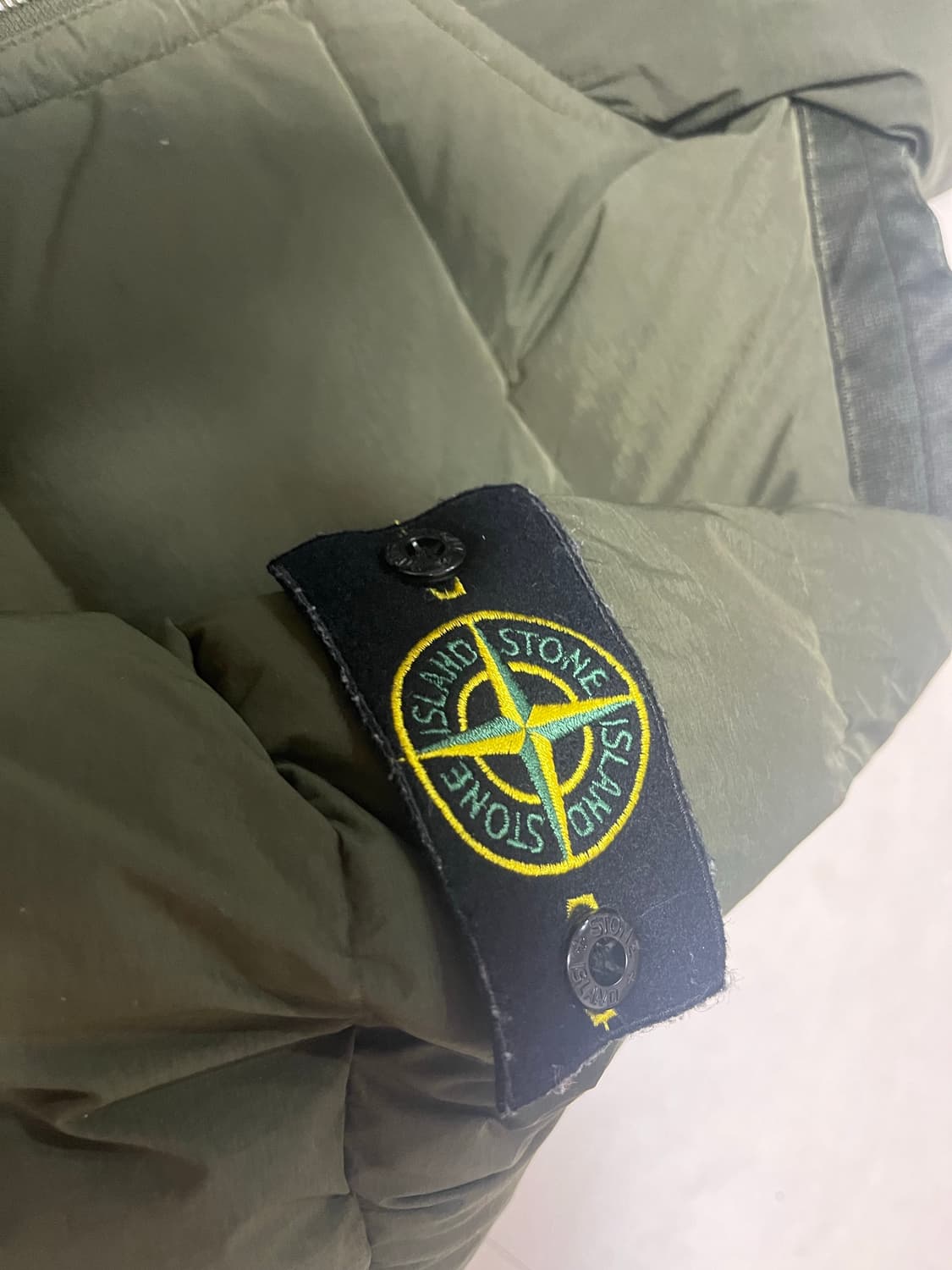 스톤 아일랜드 심리스 나일론 패딩 S (급처) 상품이미지2