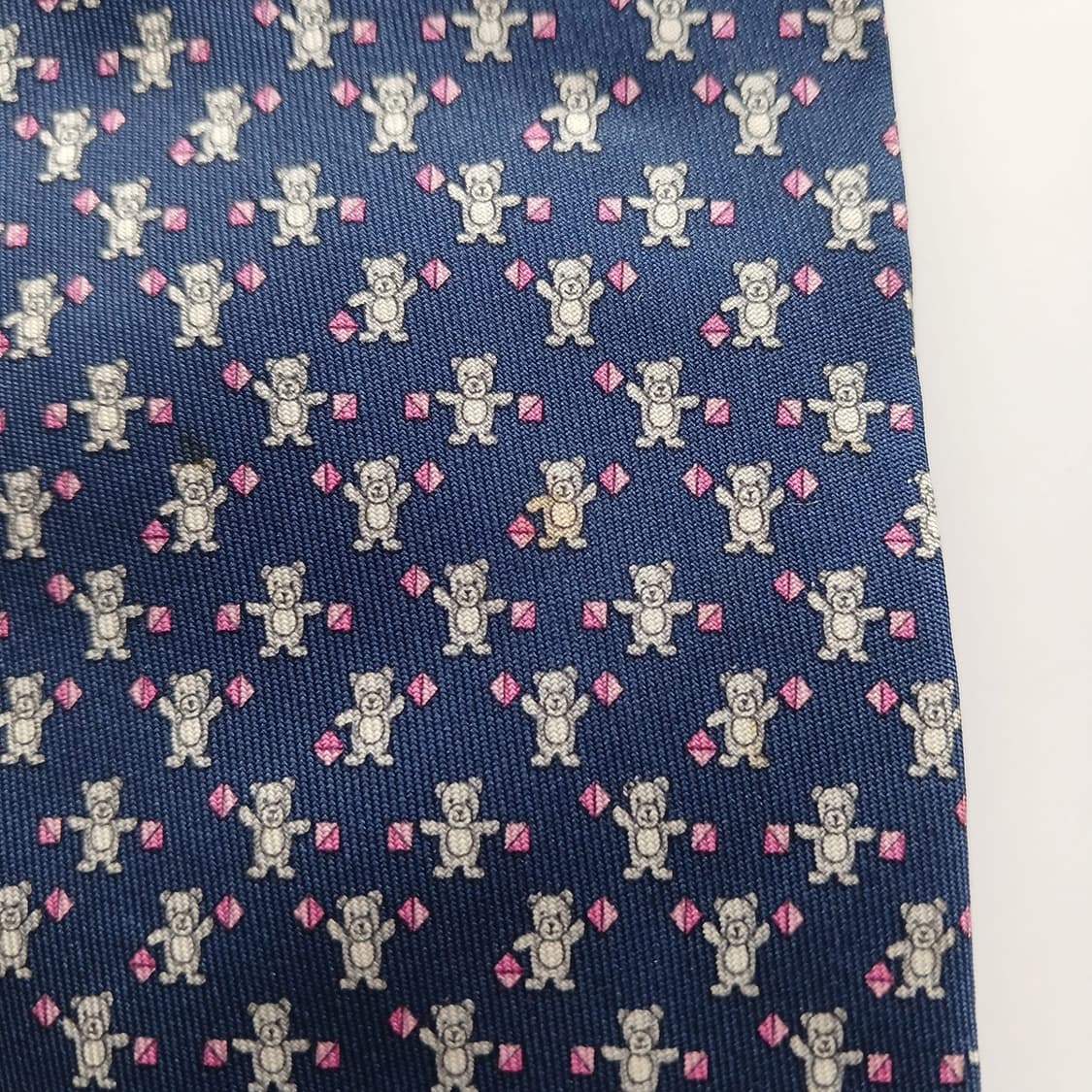 페라가모 실크 곰돌이 패턴 넥타이 8.9cm A~B등급 A17998
 상품이미지6
