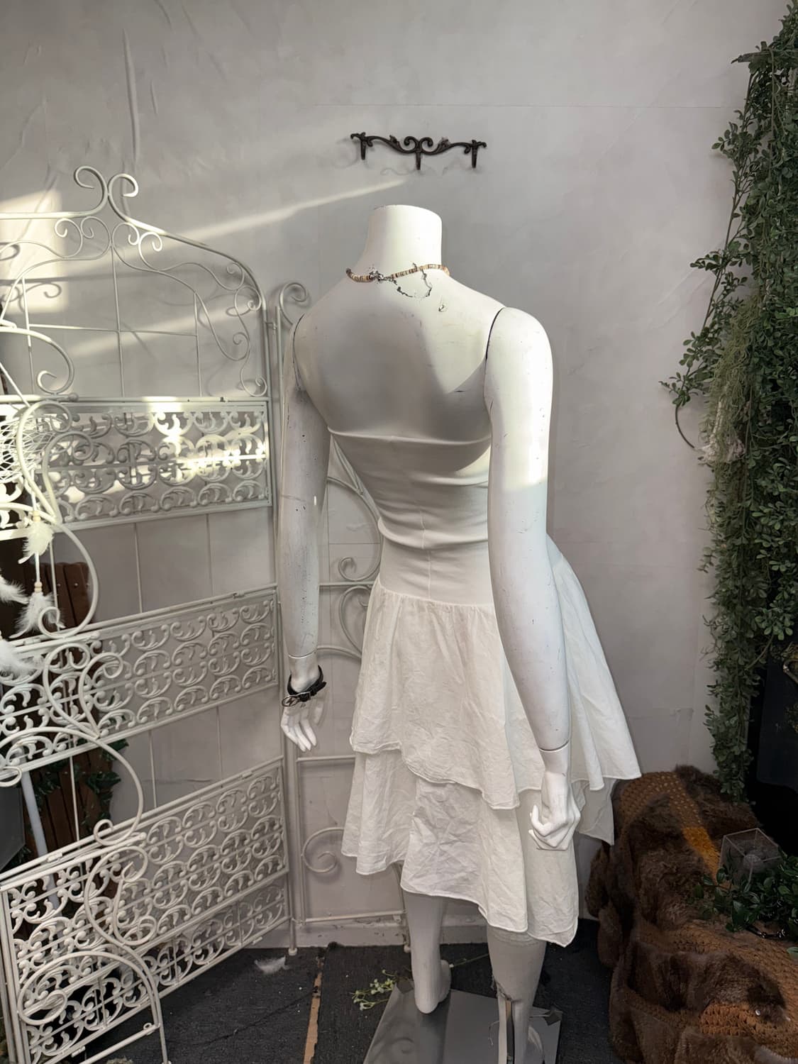 White unbalanced tube top ops 상품이미지2