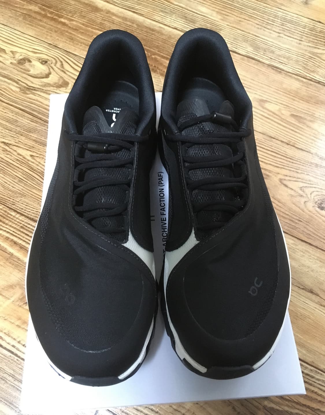 온러닝 파프 클라우드몬스터 하이퍼 블랙 판매합니다 상품이미지2