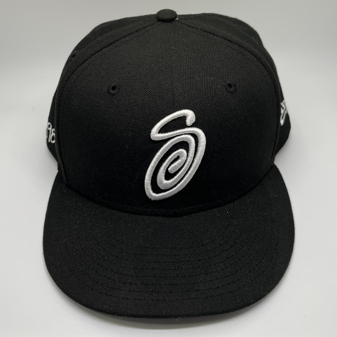 스투시 x 뉴에라 s로고 스냅백 블랙 7.5사이즈 상품이미지1