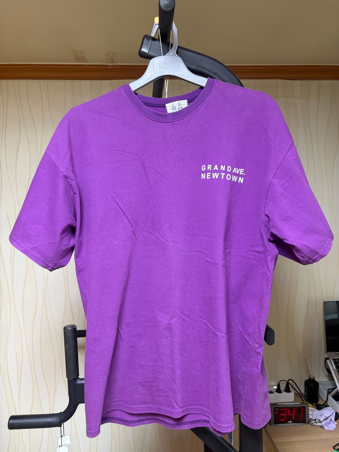 퍼플 그래픽 반팔티 상품이미지1