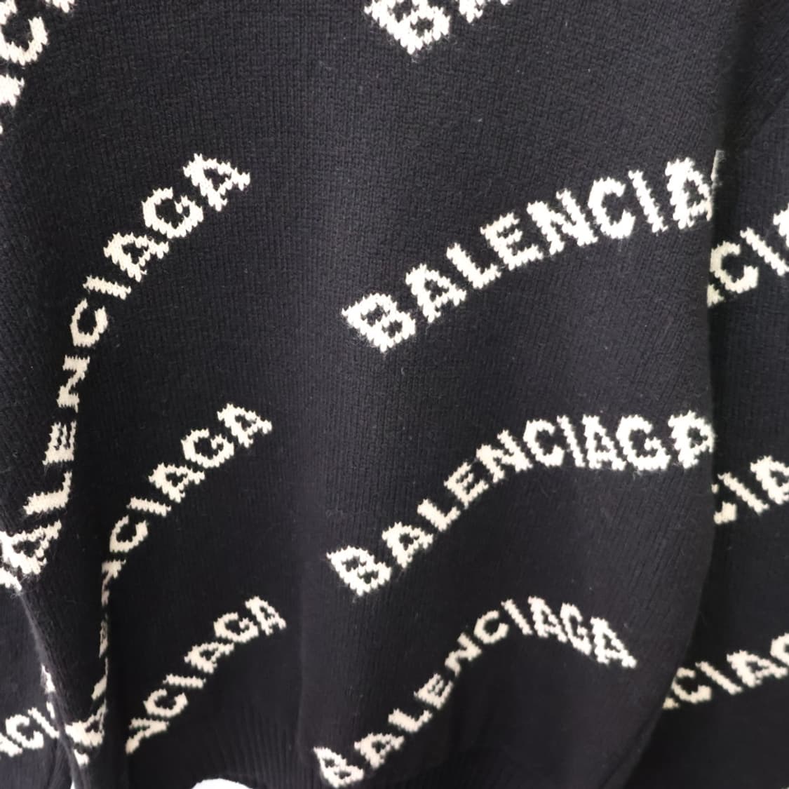 발렌시아가 멀티로고 블랙 울 니트 L/105 상품이미지7