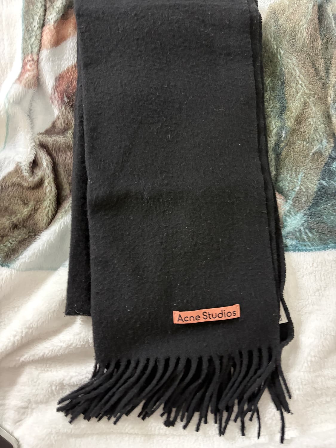 아크네스튜디오 머플러 블랙 상품이미지1