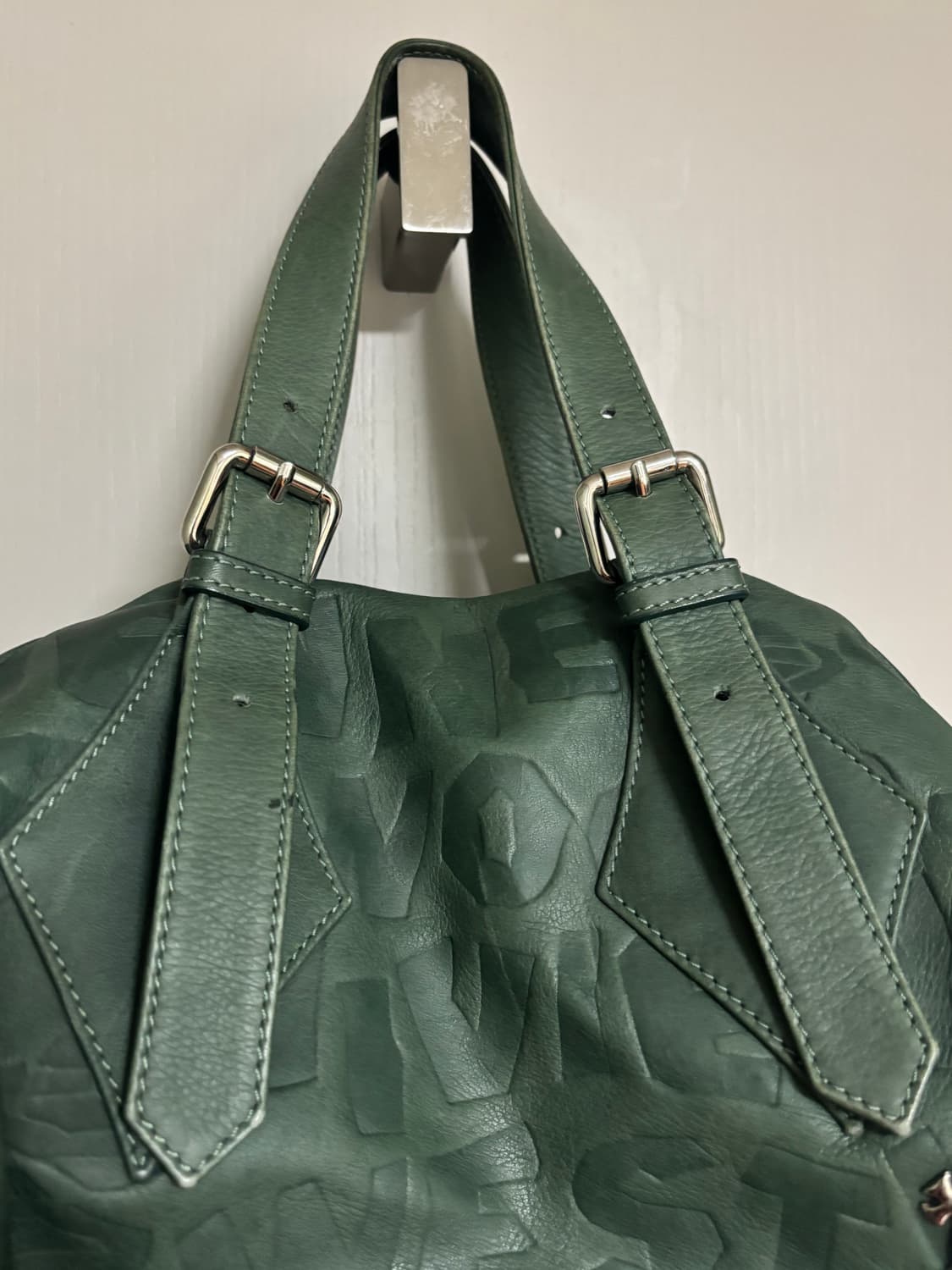 비비안 웨스트우드 orb 레터링 백 상품이미지5