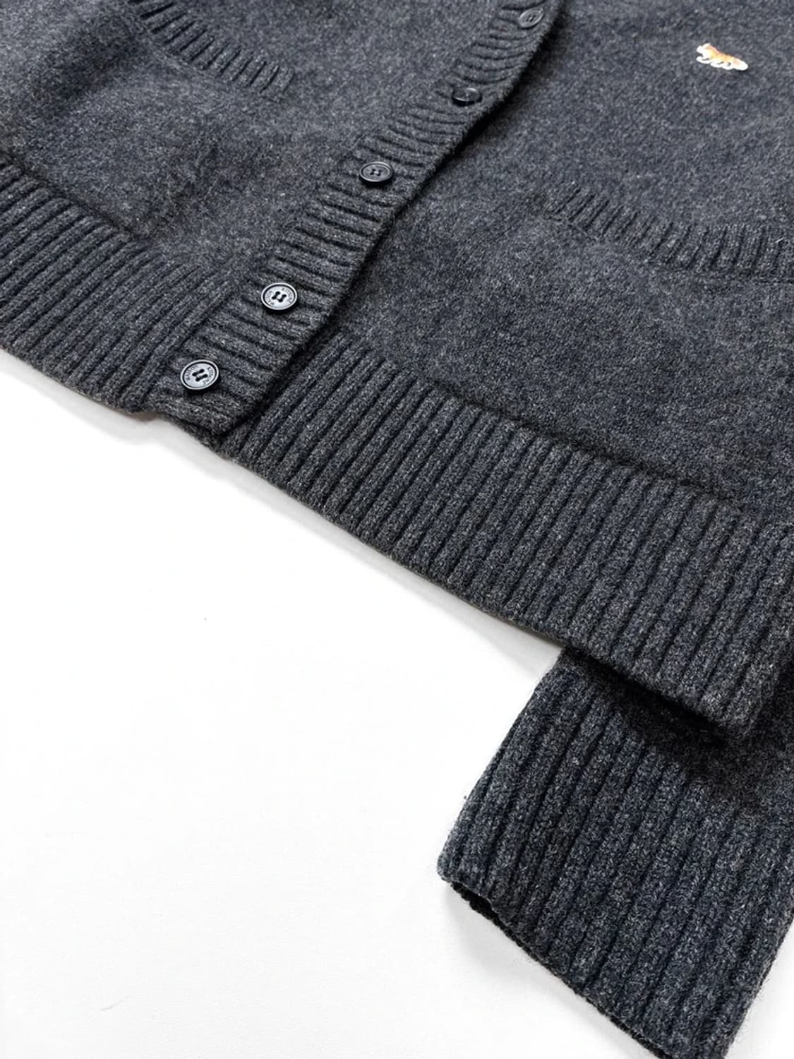 메종키츠네 22Fw 폭스 패치 브이넥 니트 가디건 PN5140 상품이미지5