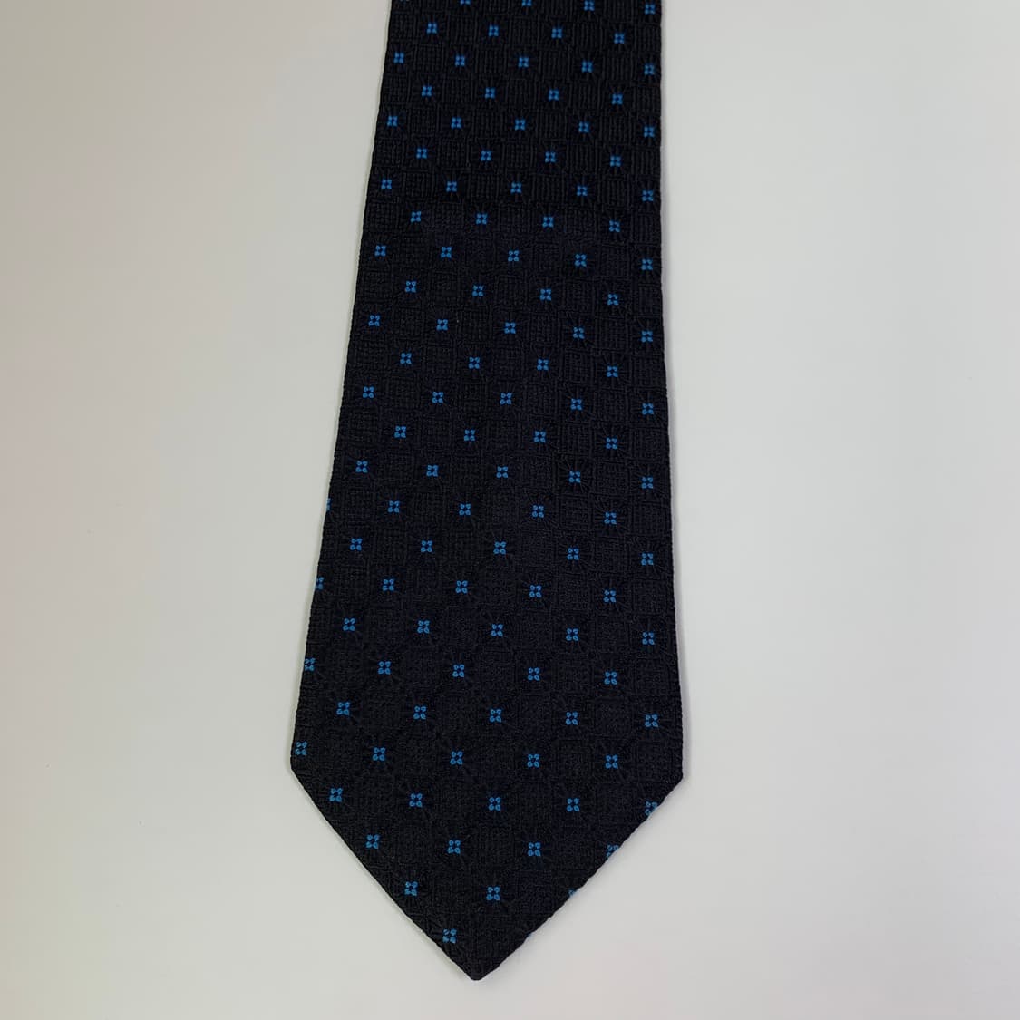 입생로랑(YSL) 블랙컬러 기하학적패턴 명품넥타이 100실크 A+등급 상품이미지10