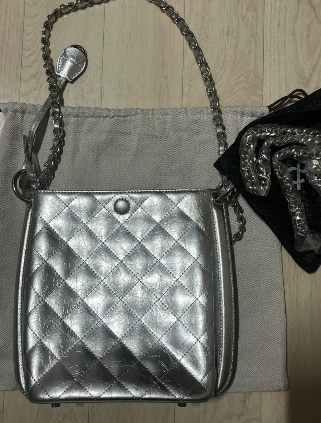 아더앤드 퀄팅백 체인백 실버 상품이미지3