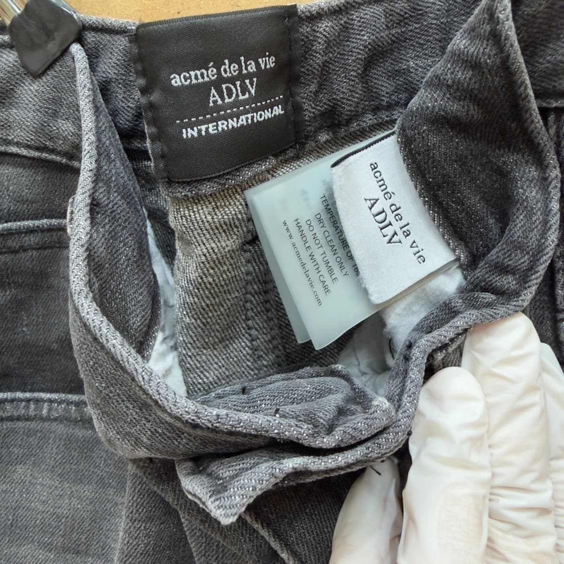 아크메드라비 백 로고 워싱 데님 팬츠 차콜 상품이미지8