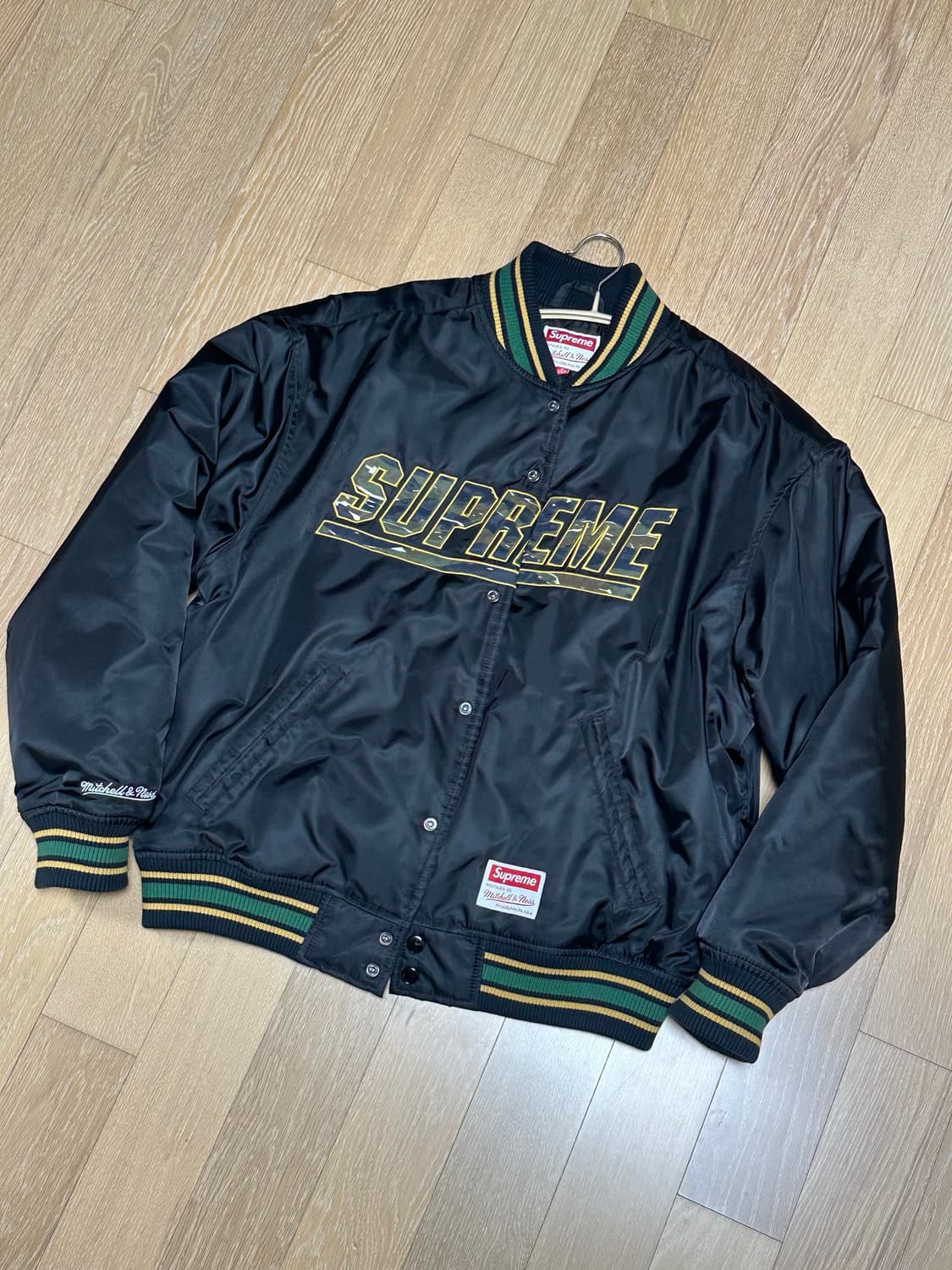 슈프림 미첼앤네스 카모 바시티 블랙 s사이즈 상품이미지1