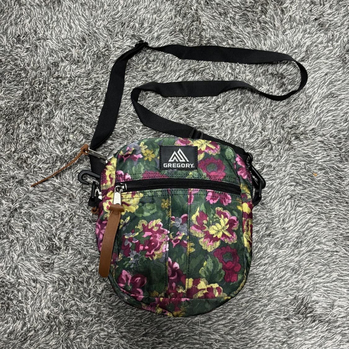 Gregory Quick Pocket flower bag 그레고리 가방 상품이미지1