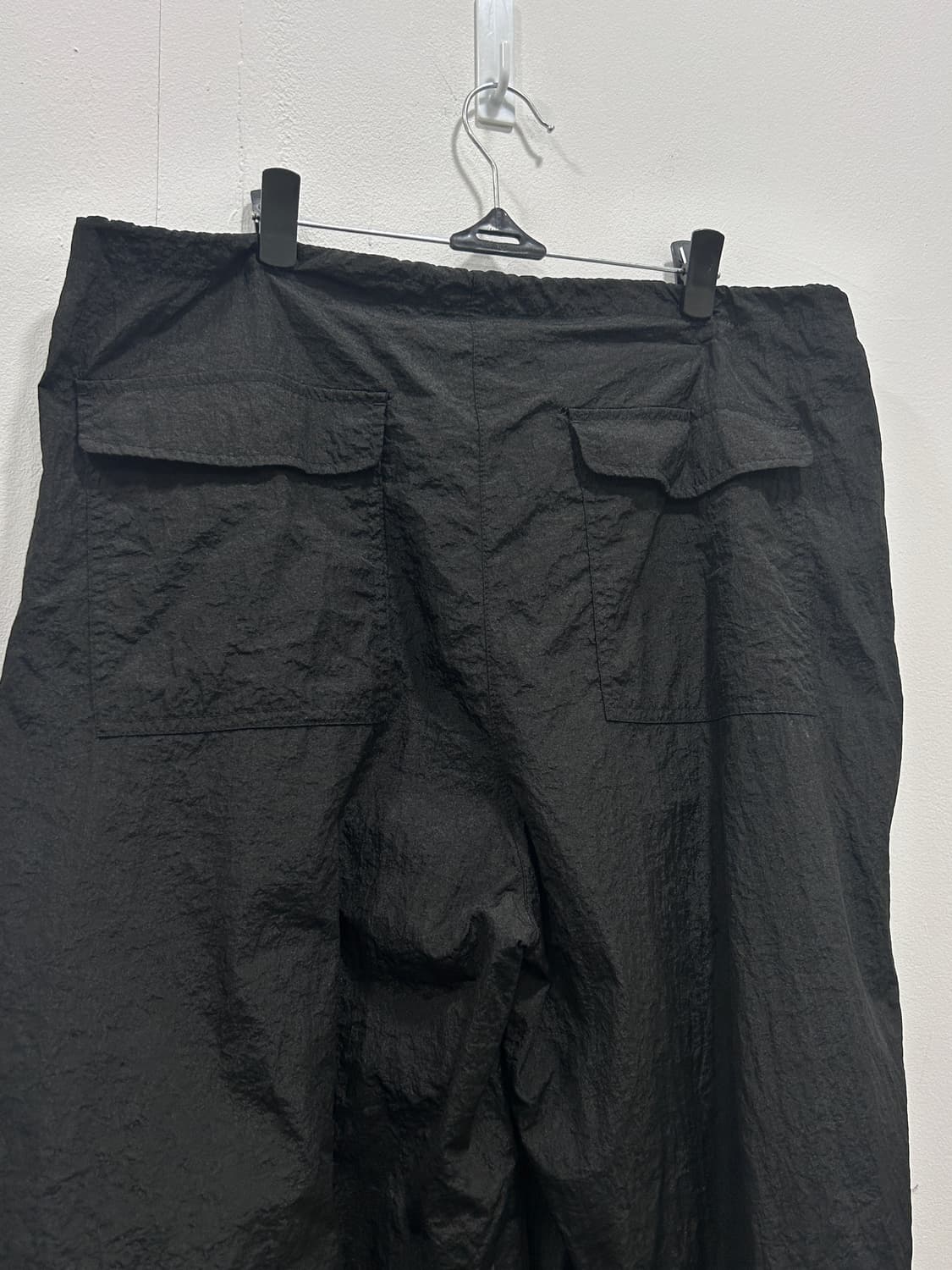 무신사 무탠다드 우먼즈 브라이트 나일론 파라슈트 팬츠 블랙 상품이미지4