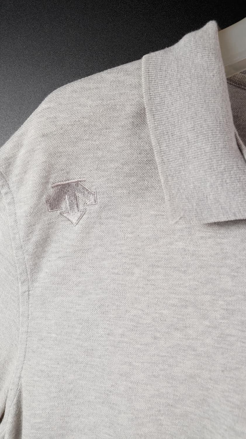 데상트 회색 카라티 상품이미지3