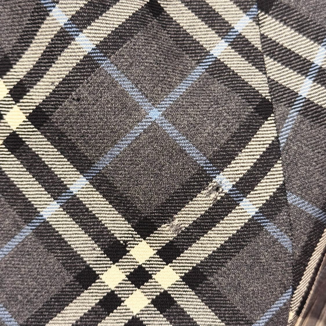 버버리 타탄 체크 A라인 미니스커트 클래식 패턴 원턱 벨트고리 그레이 상품이미지8