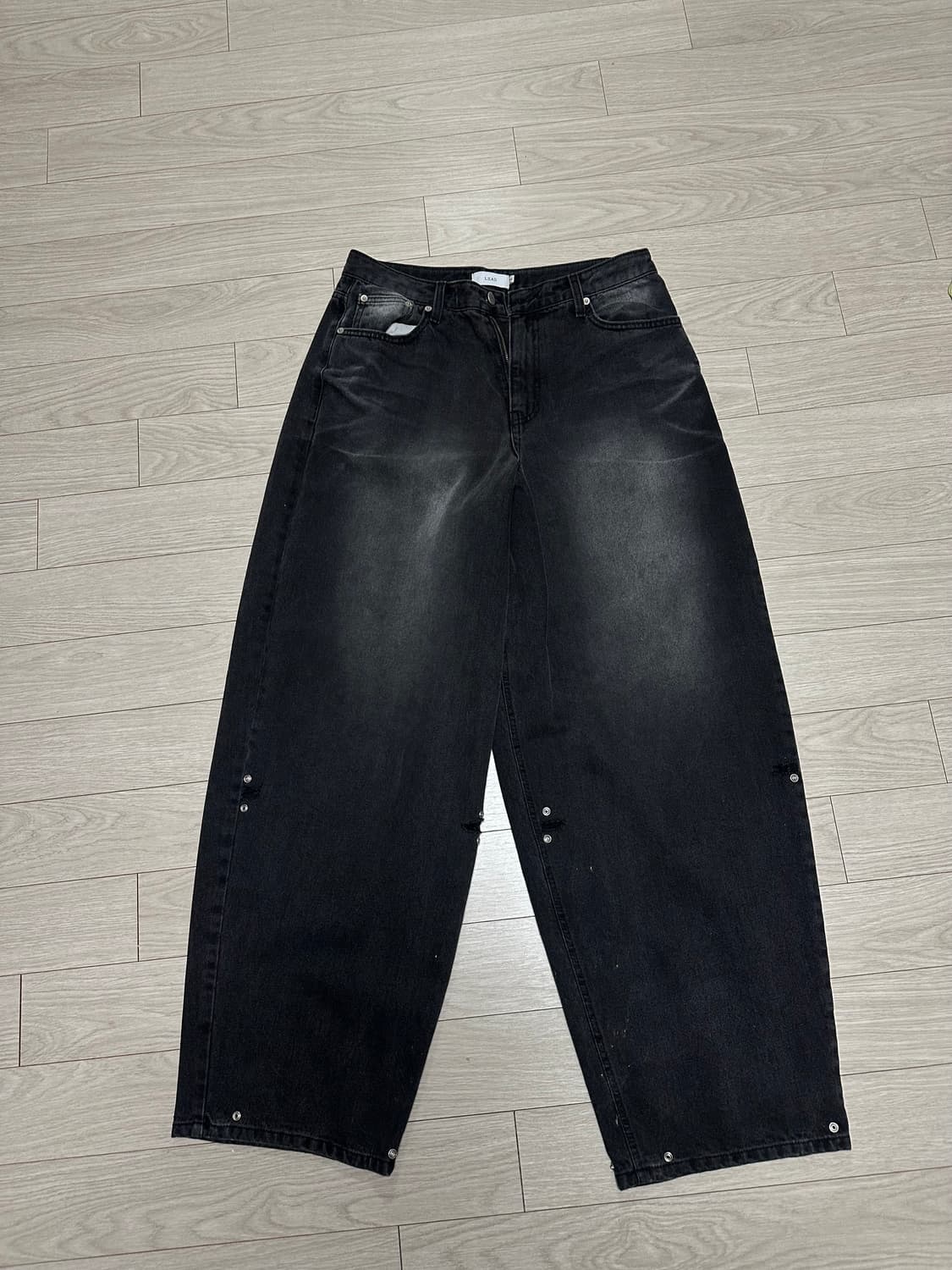 찡 디테일 와이드 벌룬 흑청 데님 상품이미지1