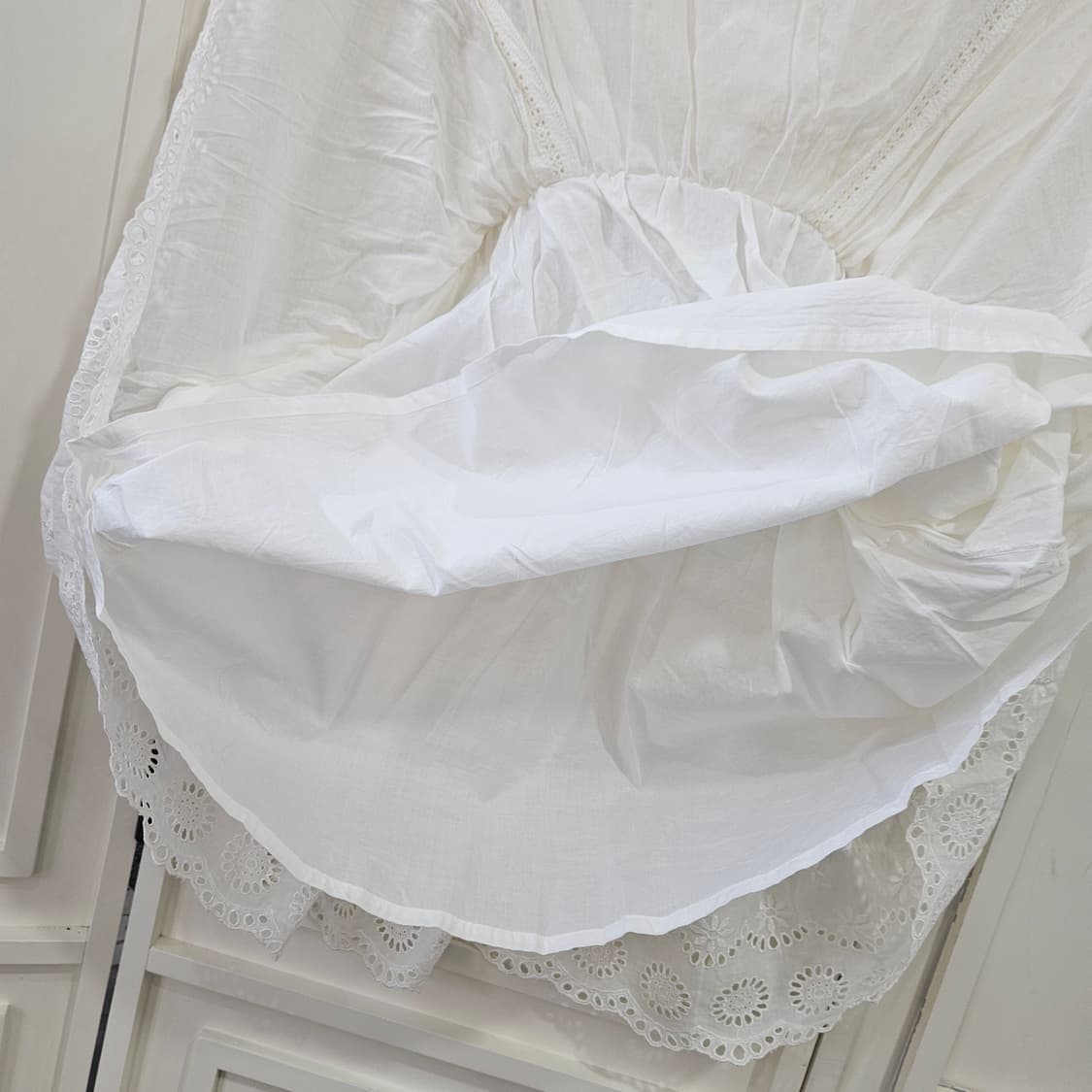 화이트 펀칭 레이스 오프숄더 원피스 상품이미지8