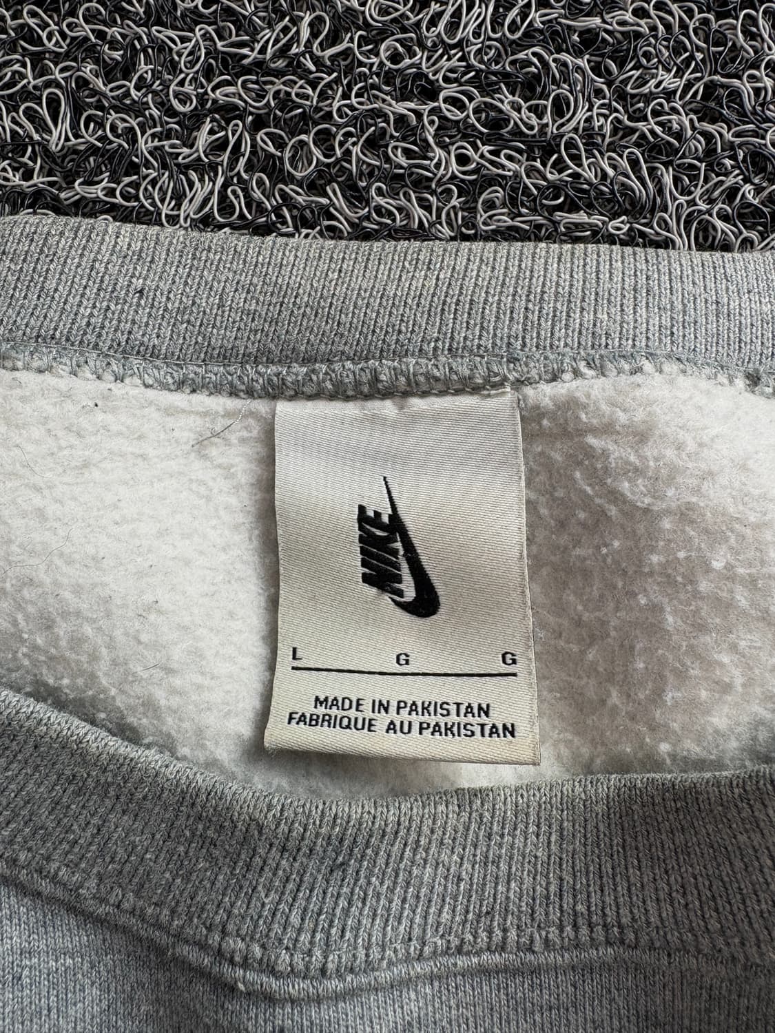 나이키 NSW 스우시 미니멀 그레이 크루넥 맨투맨 4140 상품이미지4