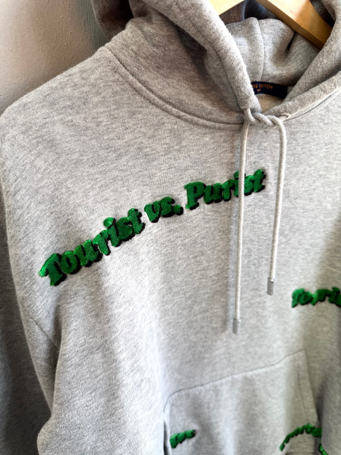 L/ 루이비통 투어리스트 vs. Purist 런웨이 후드티 상품이미지7