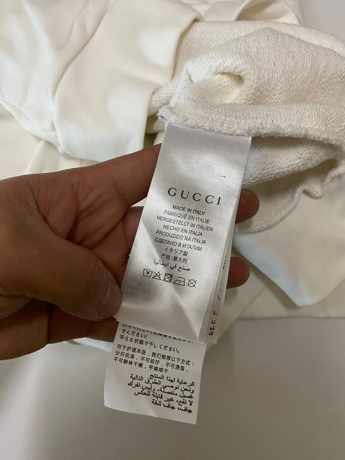 구찌와 아디다스의 특별한 만남이 담긴 후드티예요 화이트 색상에 블루 컬러 상품이미지4