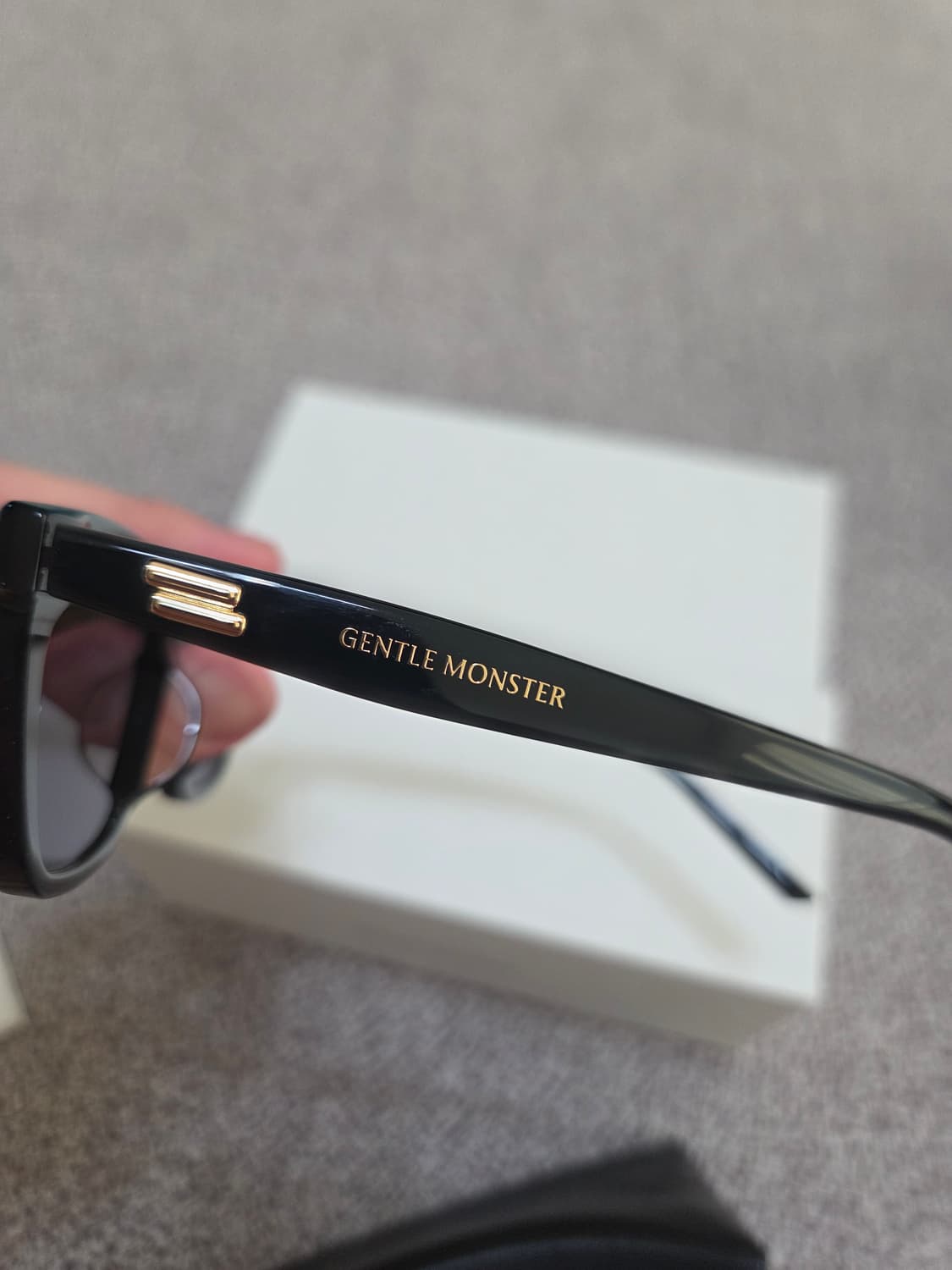 잰틀몬스터 브리즈비 01 블랙 선글라스 상품이미지4