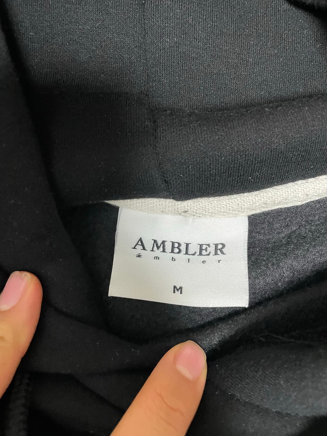 앰블러(Ambler) 그래픽 후드티 / 블랙 (M) 상품이미지2