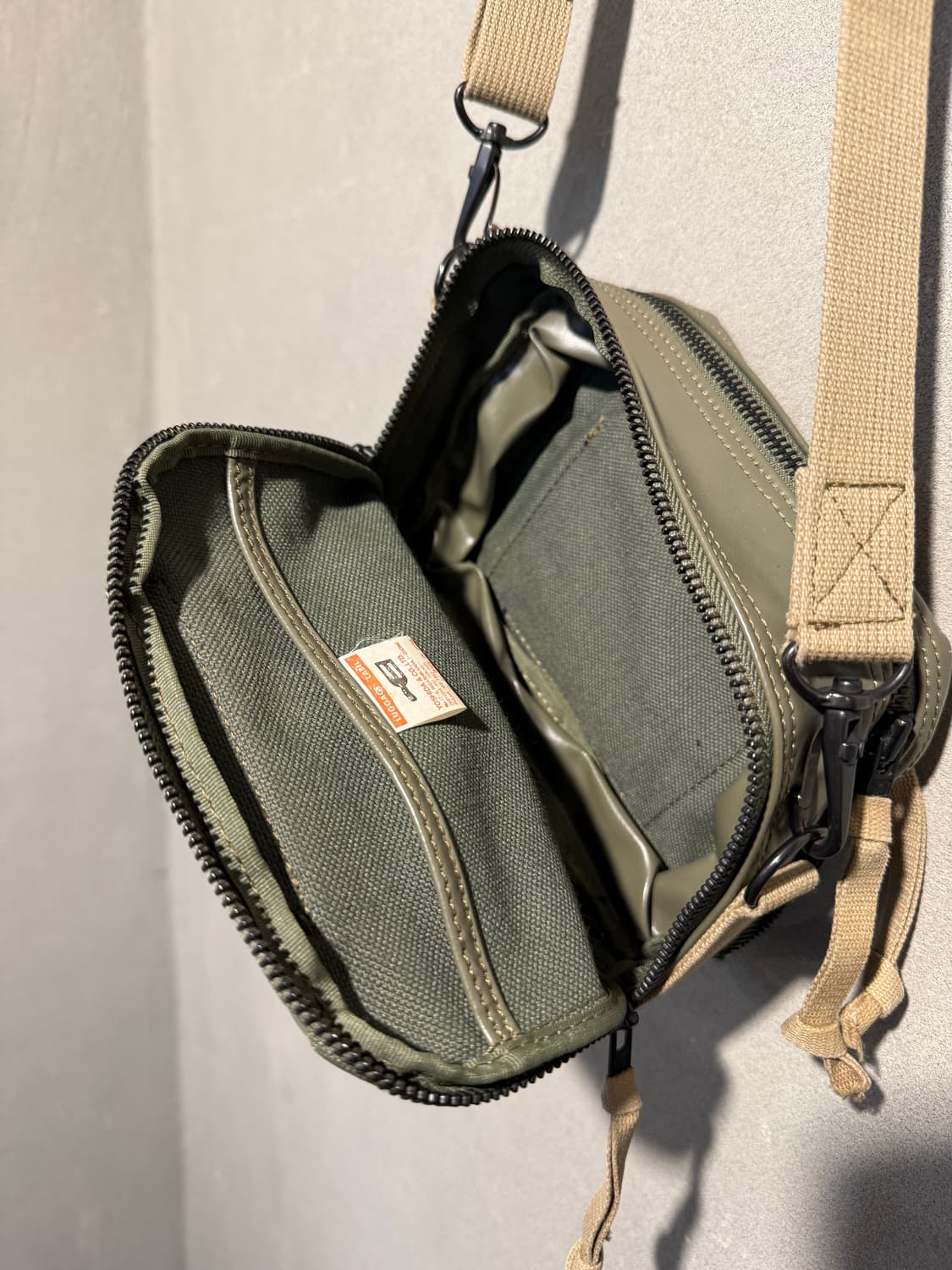 요시다포터 러기지라벨 크로스백 상품이미지6