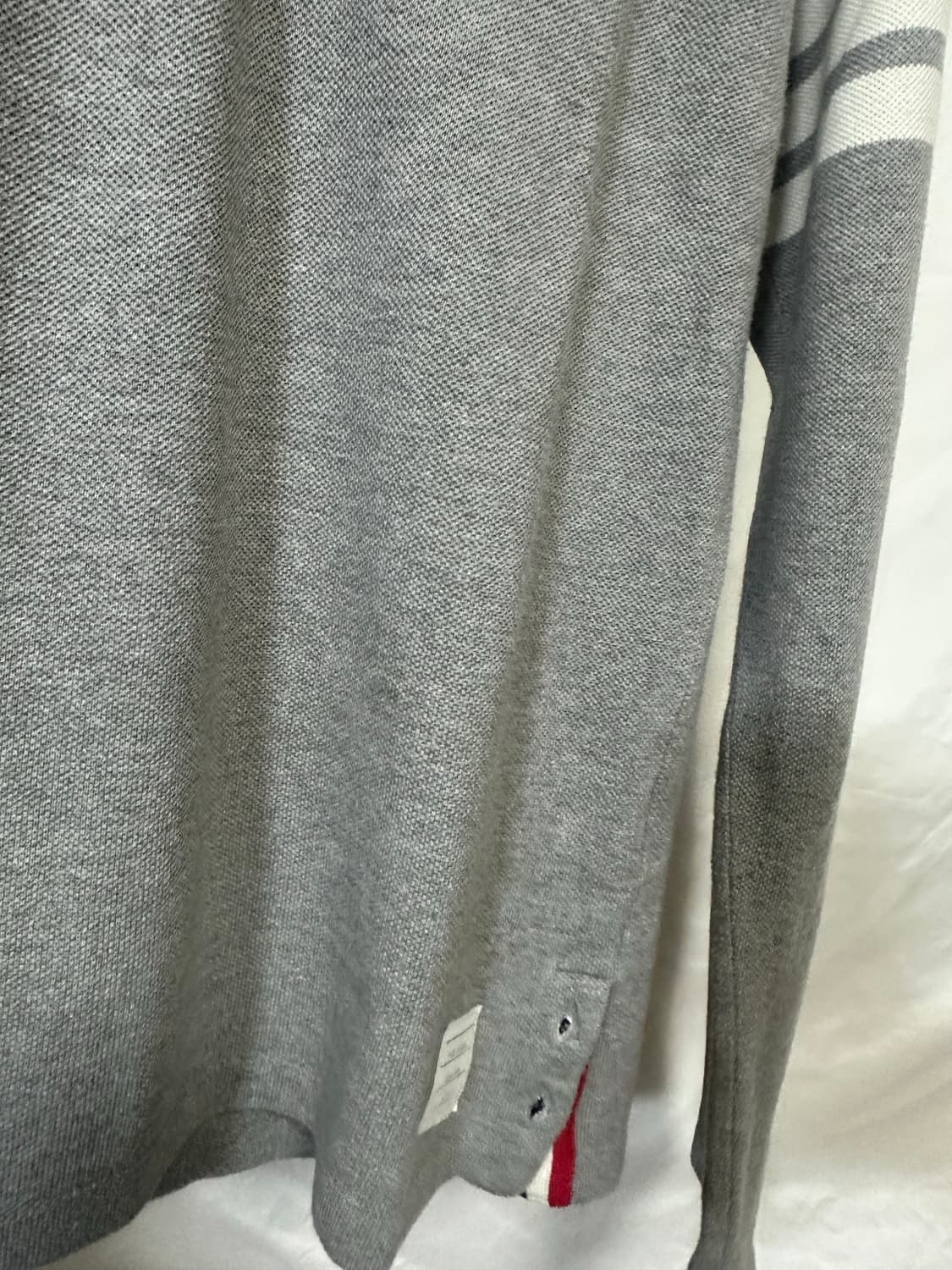 톰브라운 4선 완장 롱슬리브 그레이 (3) 상품이미지8