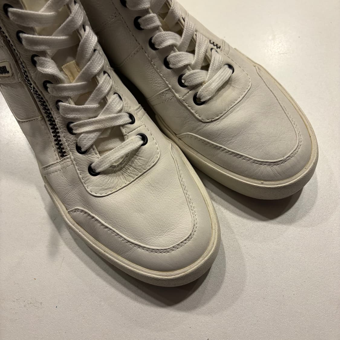 [255] 디젤 화이트 하이탑 스니커즈 지퍼 디테일 상품이미지3