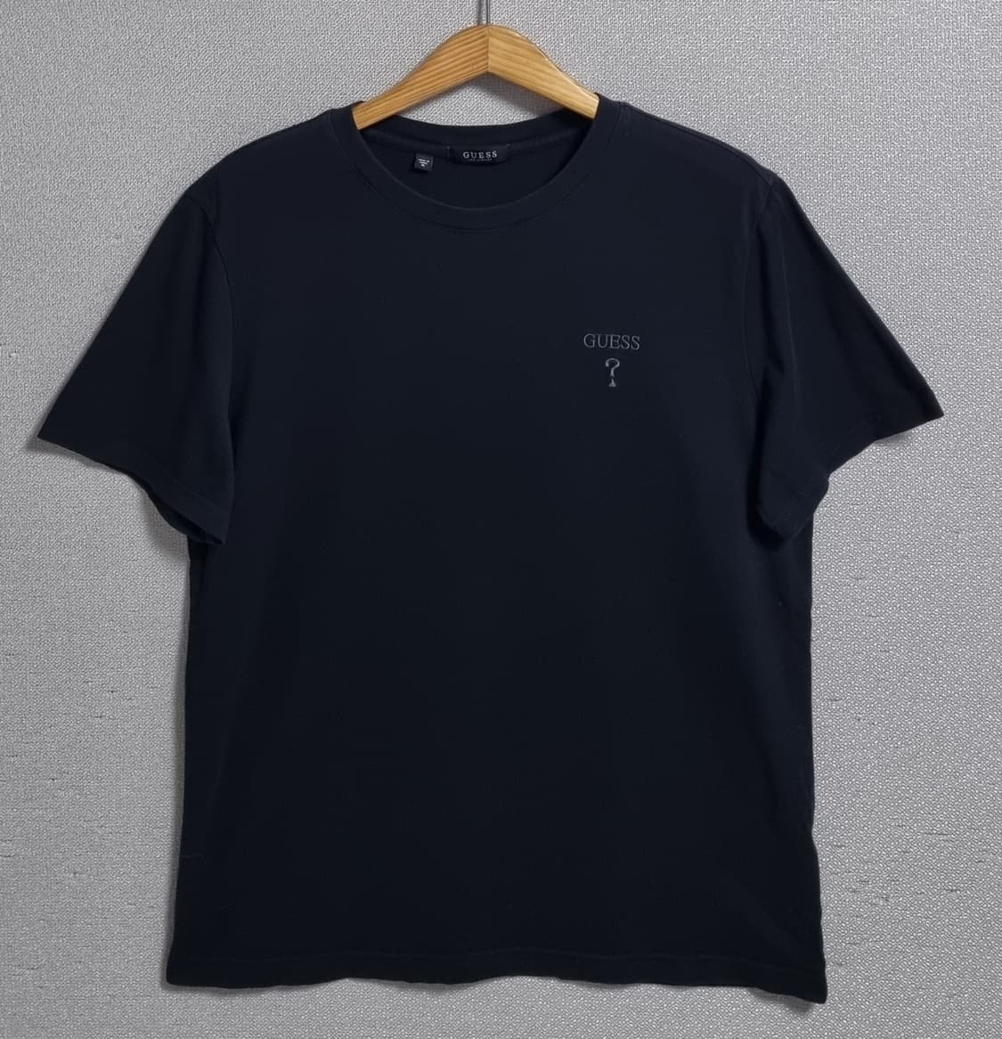 XL ) GUESS 게스 블랙 자수로고 반팔티 상품이미지1