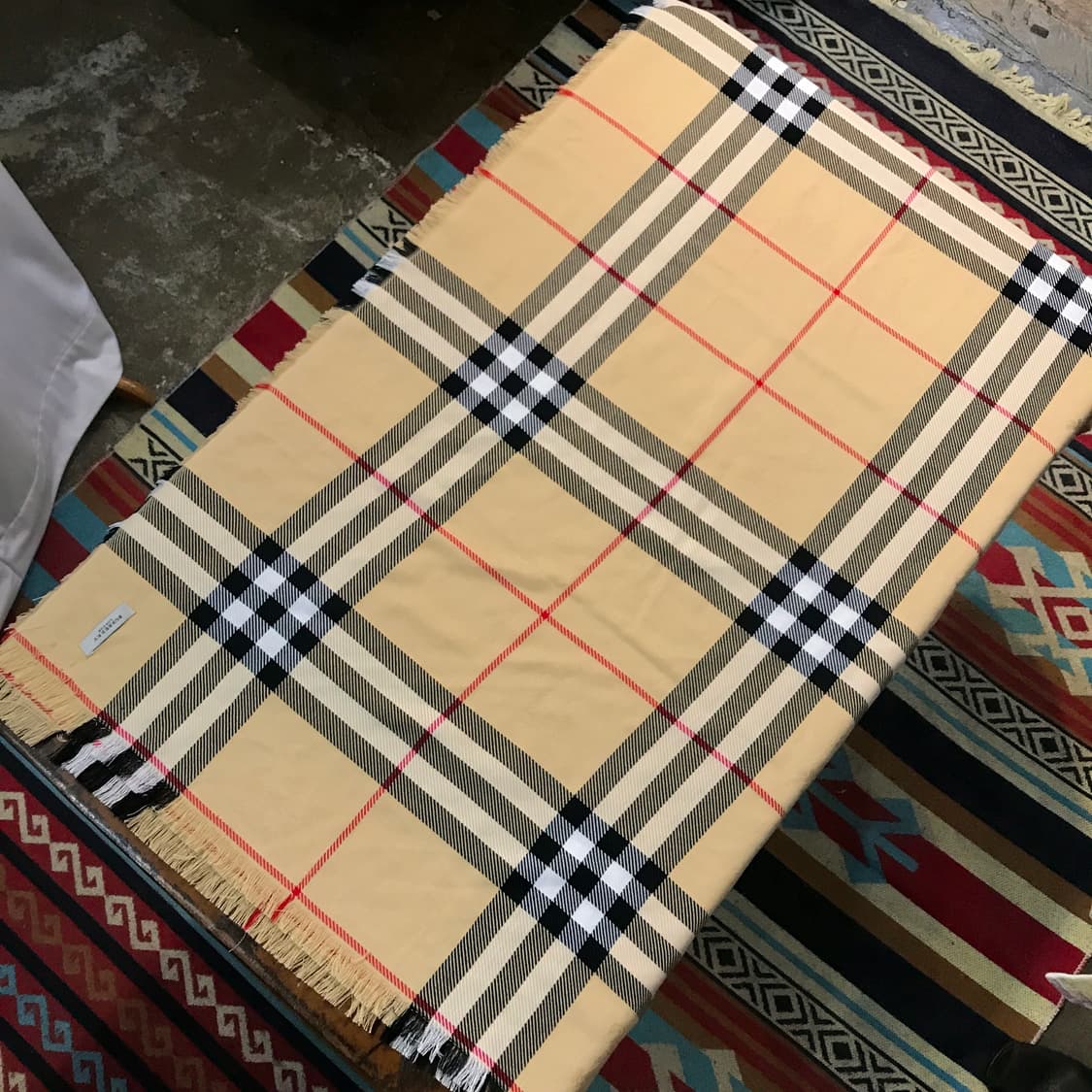 버버리 베이지 노바체크 실크 빅 스카프 남녀공용 상품이미지3