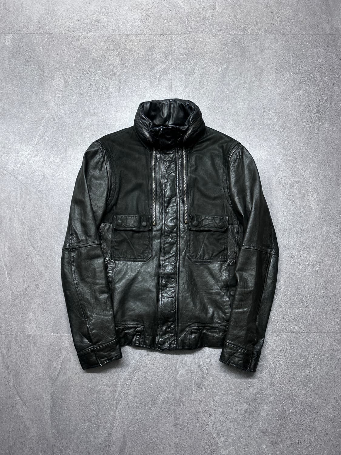 솔리드 옴므 하이브리드 지퍼 넥 레더 자켓 상품이미지3