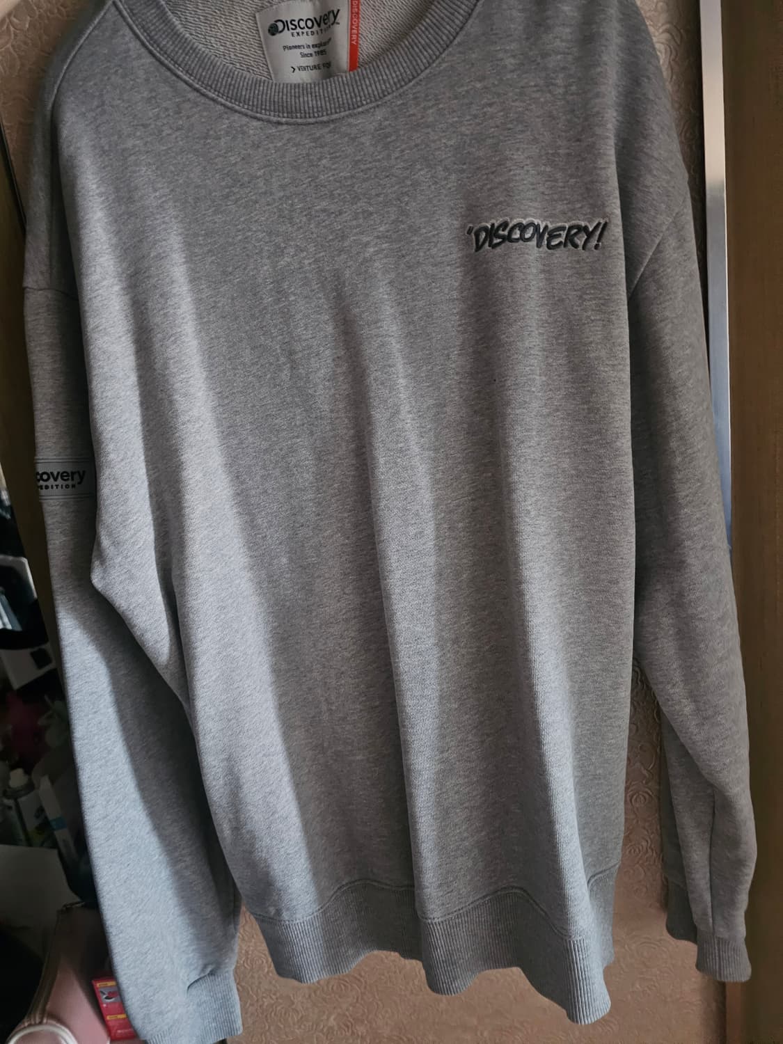 디스커버리 회색 맨투맨 티셔츠 105 상품이미지1