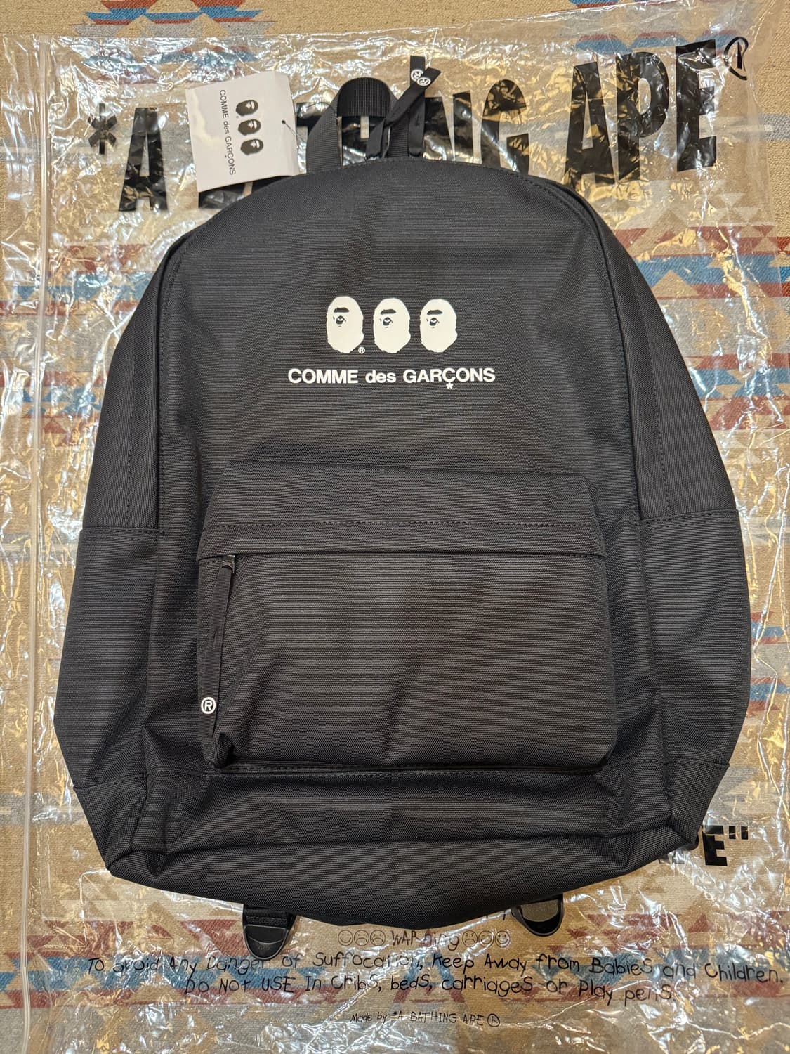 [OS] 베이프 x 꼼데가르송 오사카 백팩 블랙  상품이미지3