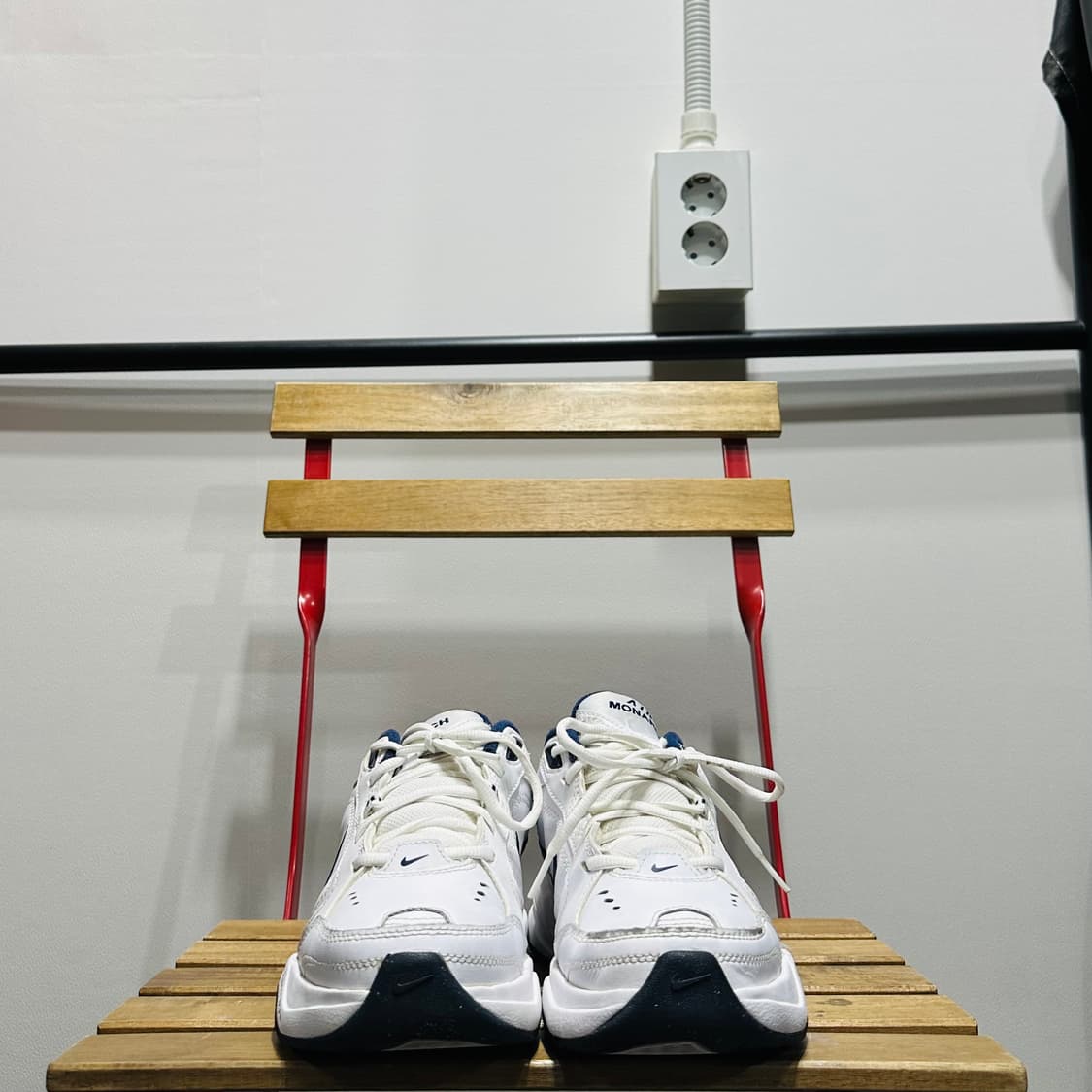 250) 나이키 운동화 남녀 공용 신발 에어모나크 화이트 네이브 상품이미지2