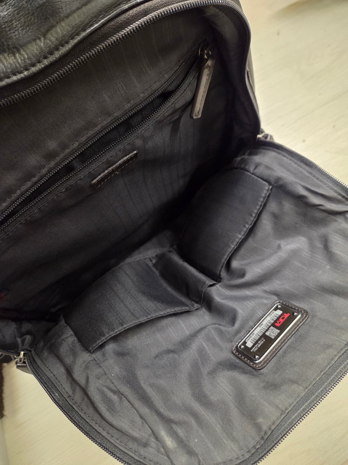 투미 가죽 블랙 백팩 상품이미지5