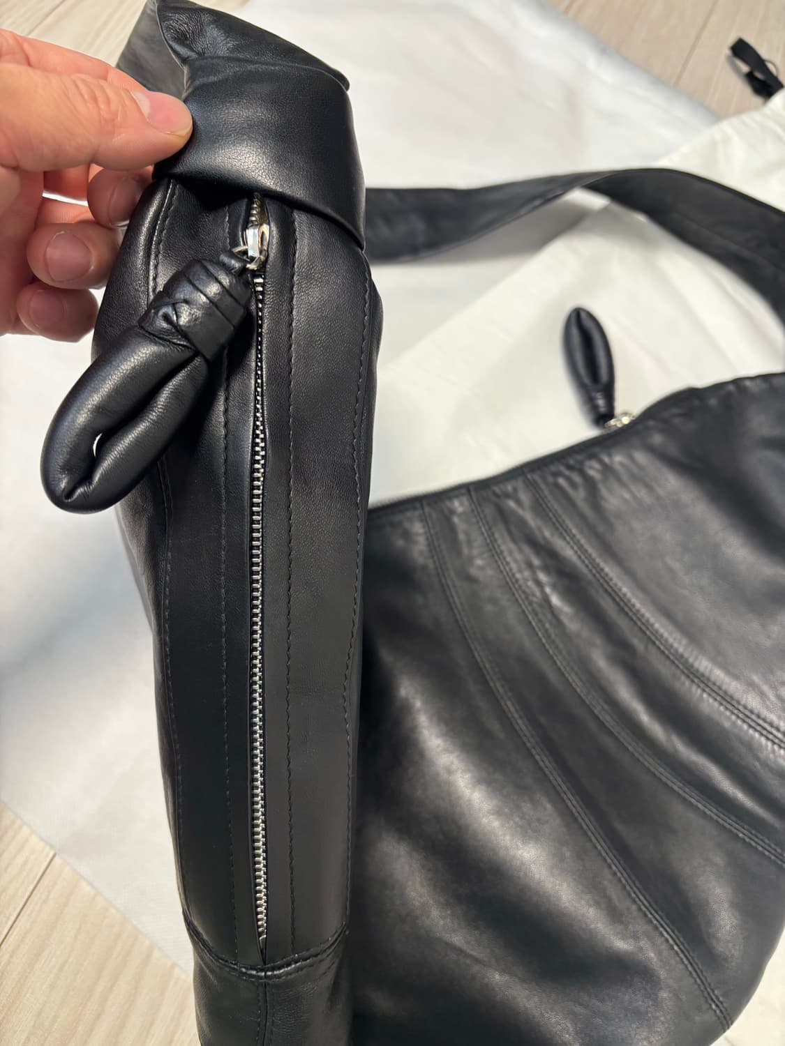 르메르 범백 라지 크루아상 백 블랙 나파 상품이미지2