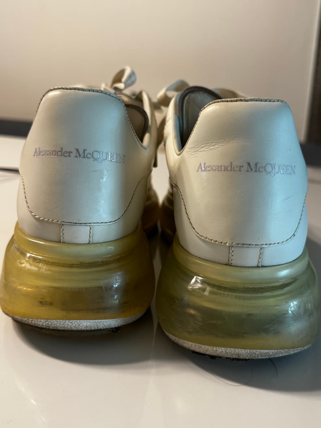 알렉산더맥퀸 오버사이즈드 클리어솔 화이트스니커즈 size 265 상품이미지2