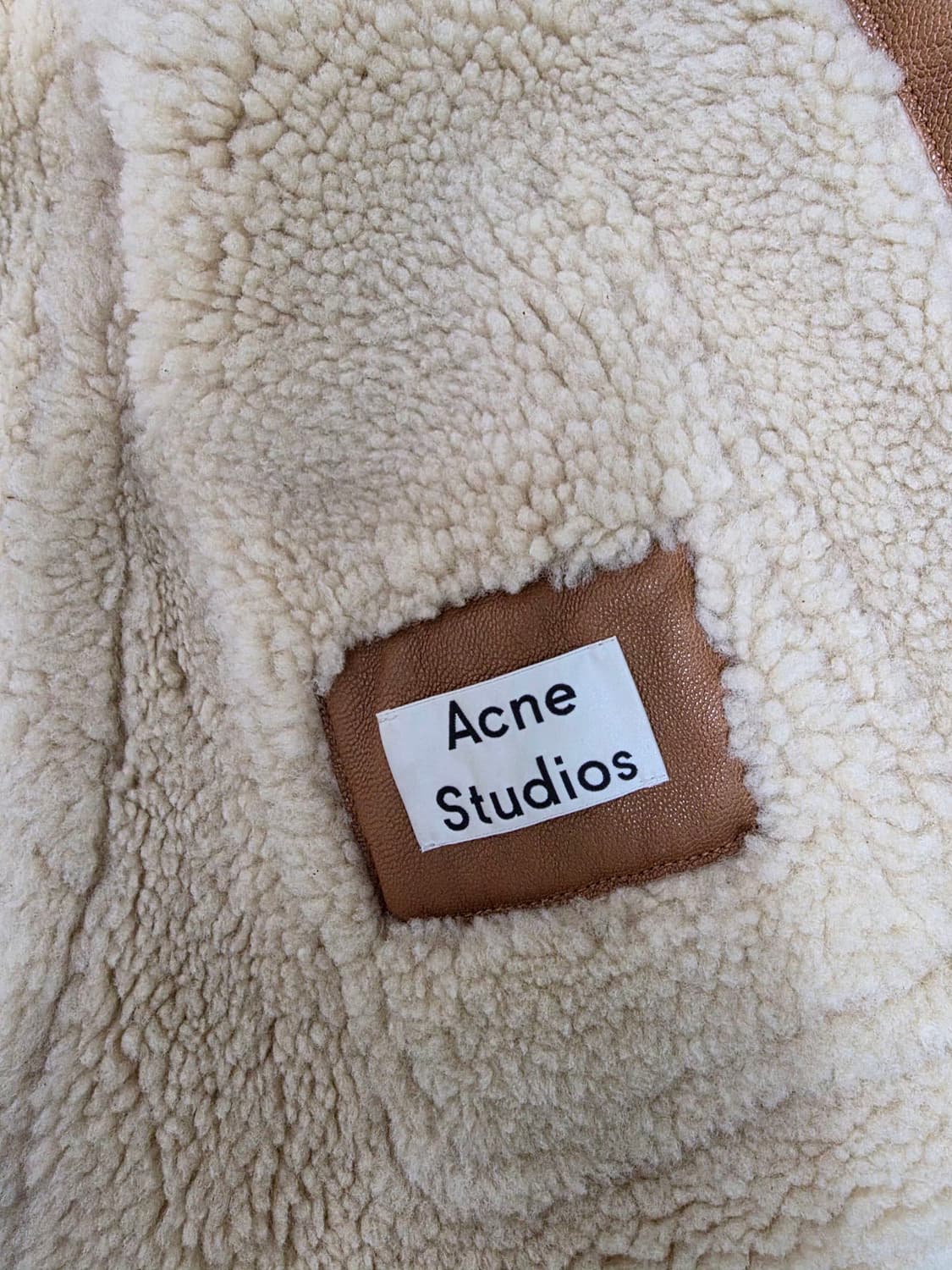 아크네 스튜디오 롱 무스탕 자켓 정품 상품이미지4