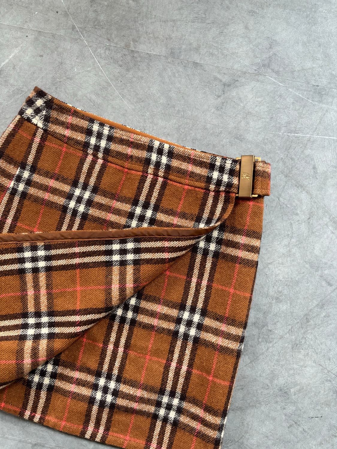 Burberry 버버리 브라운 체크 랩스커트 상품이미지3