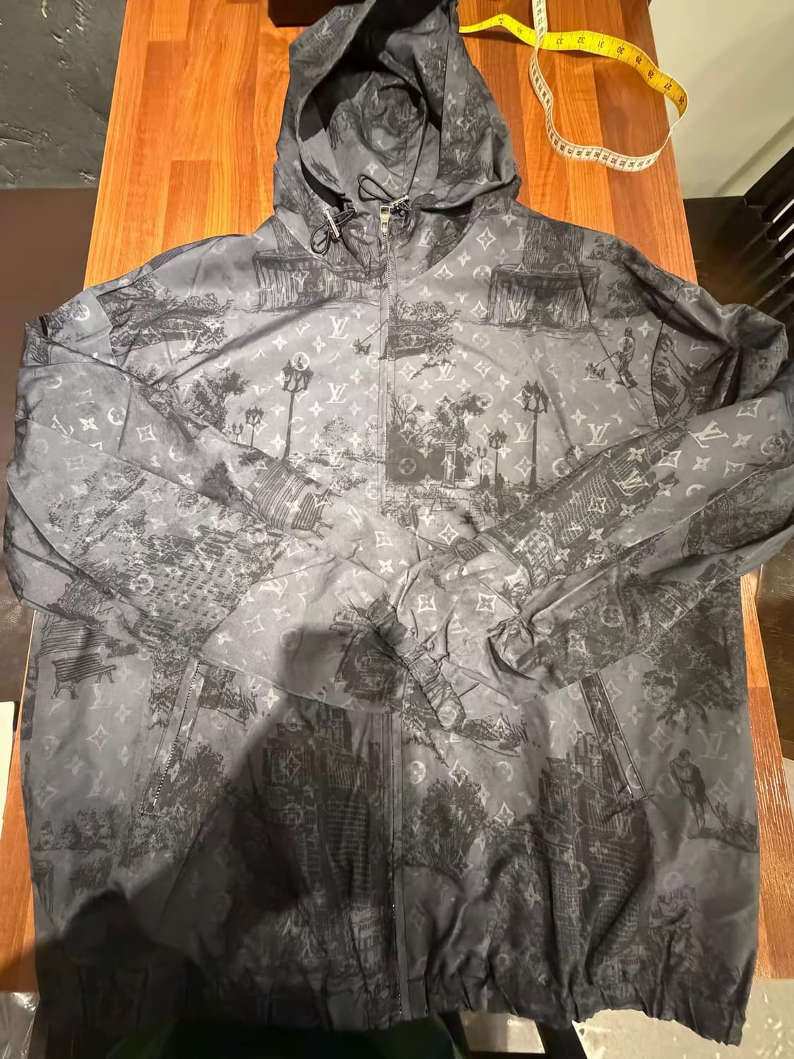 [루이;비통] 새상품 / 바람막이 점퍼 / 약 110 사이즈 오버핏 상품이미지4