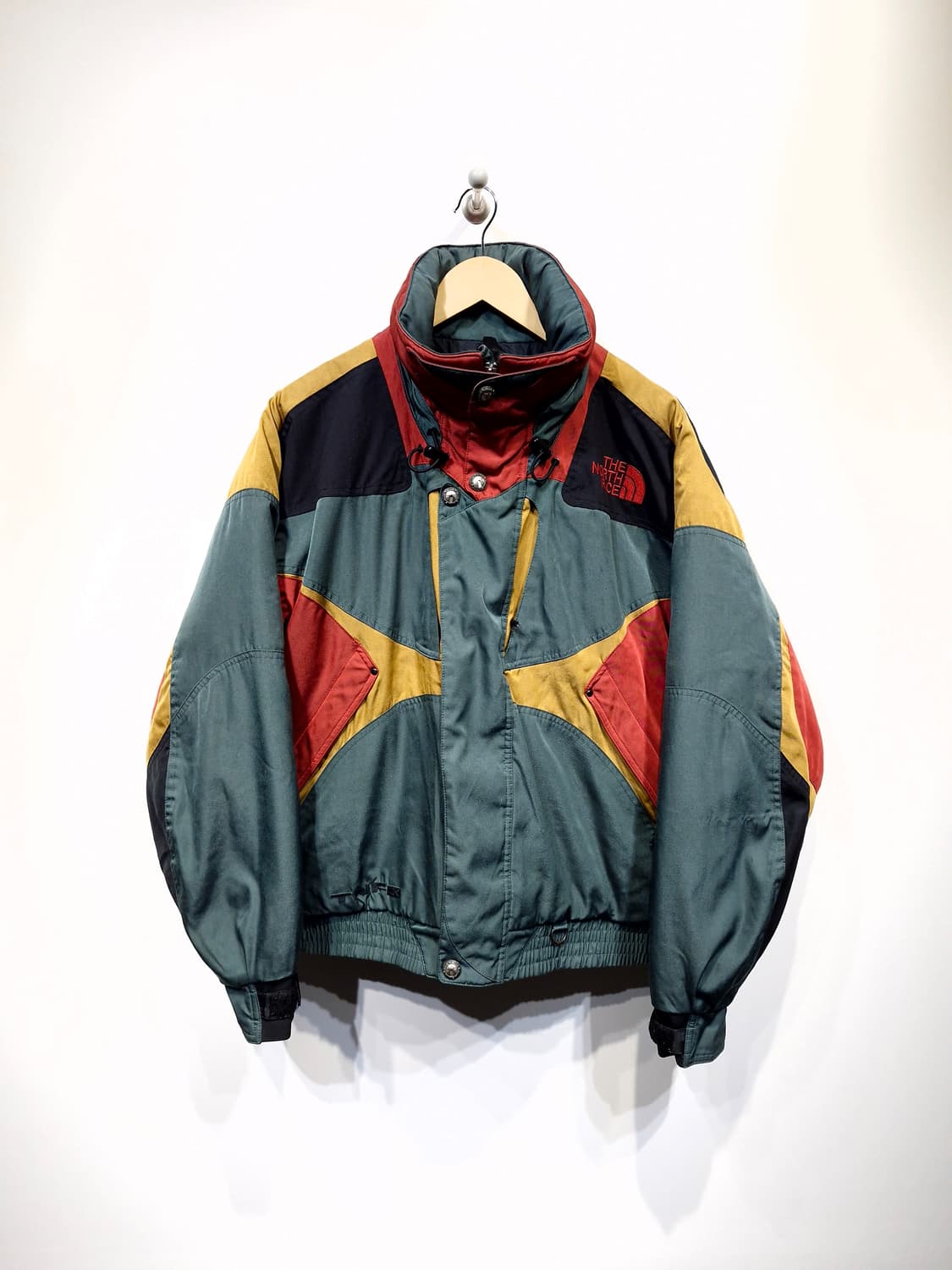 노스페이스 TNFX 마운틴 파카 멀티컬러 상품이미지1