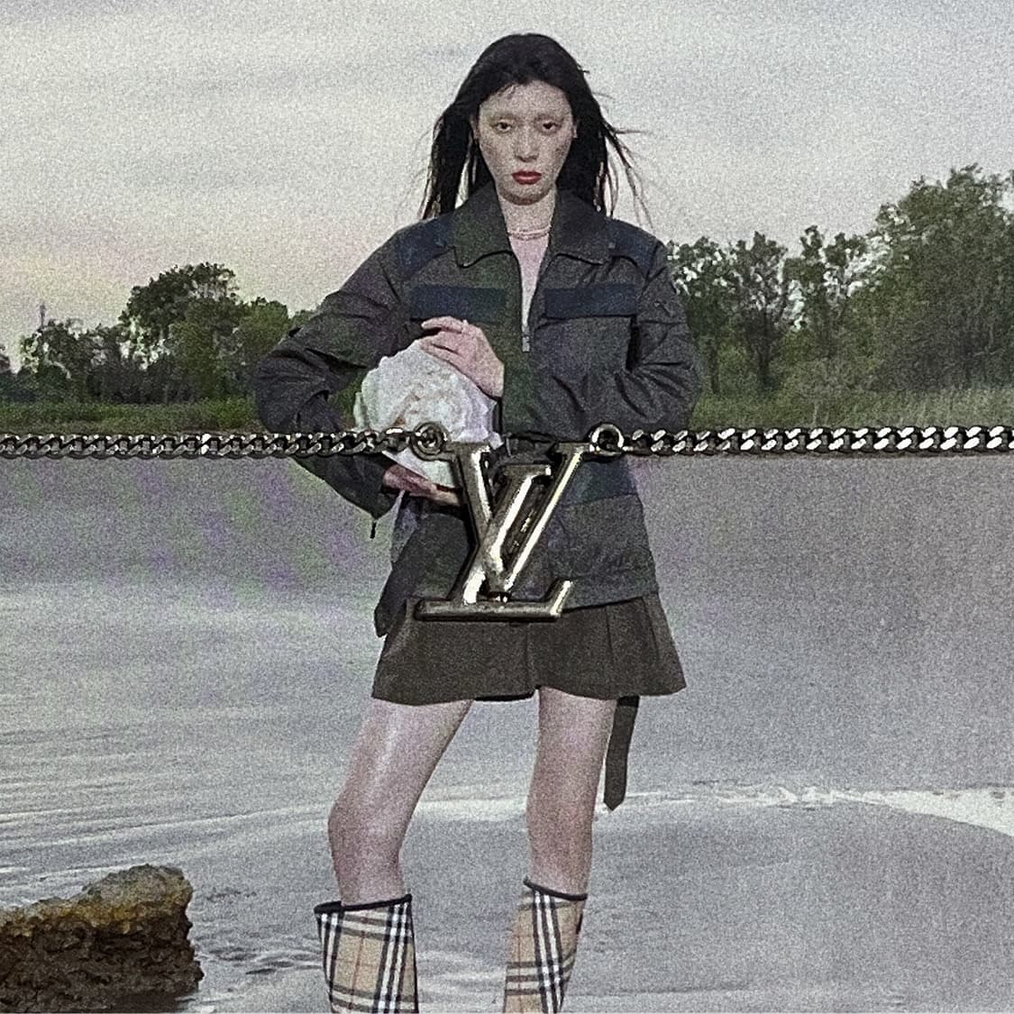 루이비통 LV 로고 양고리 실버 목걸이 상품이미지1